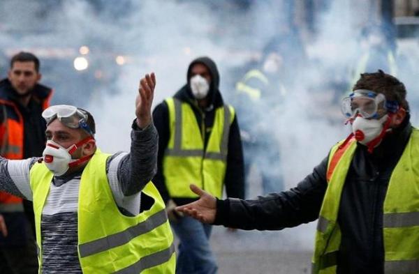 الحركة الاحتجاجية بفرنسا تعرف منعطفا جديدا...الجيش ينضم للشرطة لمواجهة "السترات الصفراء"