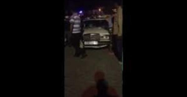 بالفيديو.. مشاجرة عنيفة بين سائق تاكسي وركاب بسبب الأجرة بتمارة