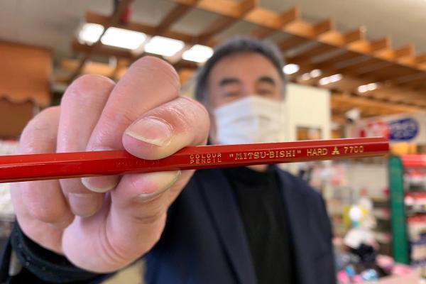 رسامو الرسوم المتحركة سيفقدون إحدى أدوات تجارتهم بعد تقليل خط 7700 من أقلام الرصاص الملونة الصلبة