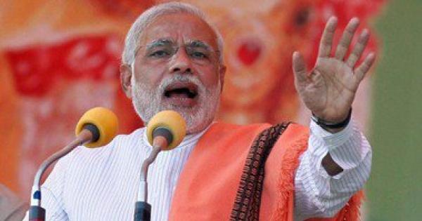 رئيس وزراء الهند يتعرض لانتقادات بسبب ارتدائه «سترة» مطرزة باسمه