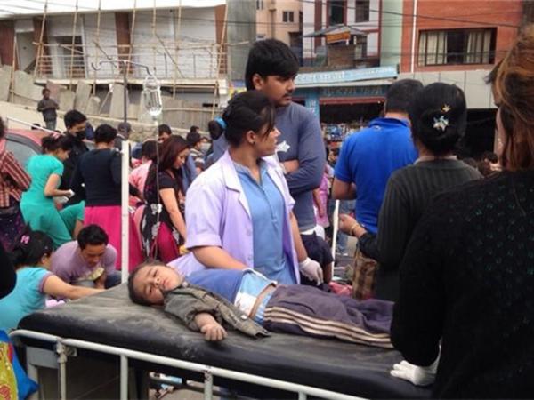 ارتفاع حصيلة ضحايا الزلزال المدمر الذي ضرب النيبال إلى 688 قتيلا