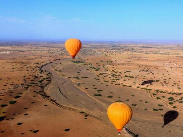 بالونات طائرة مغربية تحلق فوق جزر الكناري تثير دهشة الإعلام الإسباني (صورة)