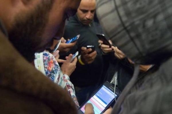 هل عرى انقطاع خدمات مواقع التواصل الاجتماعي إدمان المغاربة المرضي عليها؟ باحث سوسيولوجي يقدم تحليله لأخبارنا