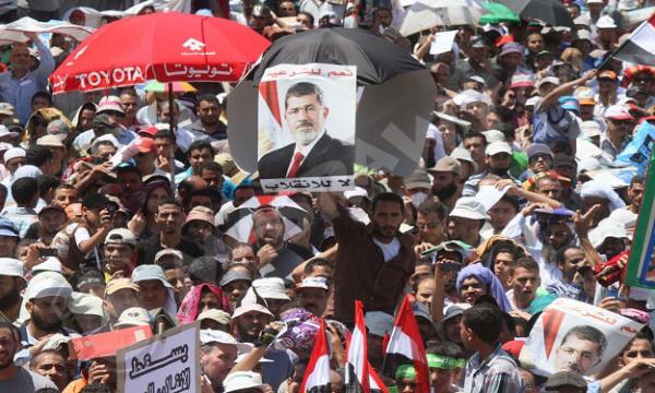 أنصار مرسي يتظاهرون مجددًا لإعادة رئيسهم المعزول