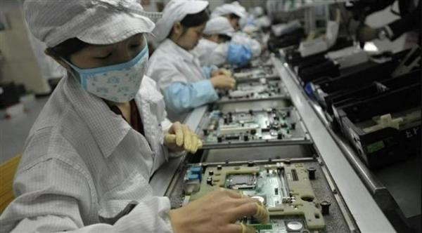 "مدينة آيفون" الصينية تنقل 870 عاملاً بدون إخطار مسبق
