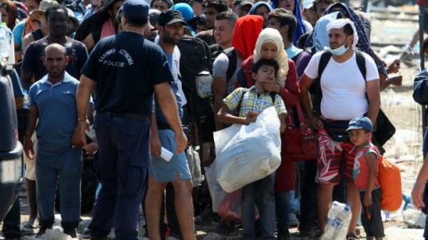 الشرطة اليونانية تبدأ بإخلاء مخيم اللاجئين في إيدوميني بدون استخدام القوة