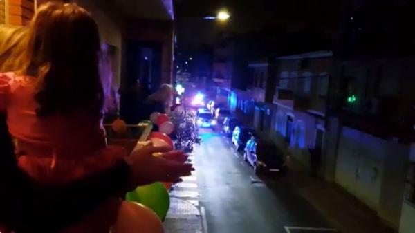 بالفيديو... شاهد كيف احتلفت الشرطة الإسبانية والسكان بعيد ميلاد طفلة مغربية و"أخبارنا" تروي تفاصيل حصرية