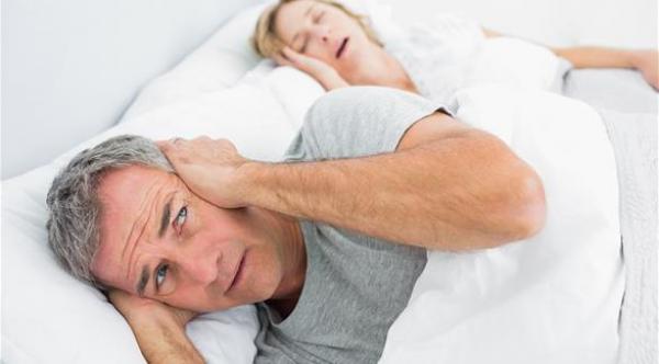 5 طرق لوقف الشخير أثناء النوم