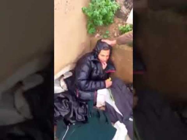 المنكر هذا...شاب عشريني ينام في مجاري المياه بمدينة وجدة(فيديو)