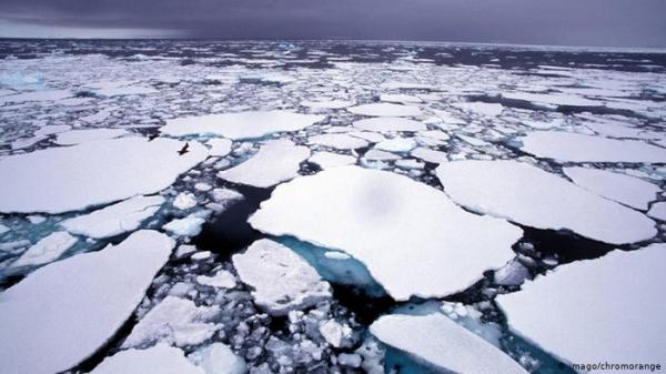 جسيمات البلاستيك تتساقط مع الثلوج في القطب الشمالي