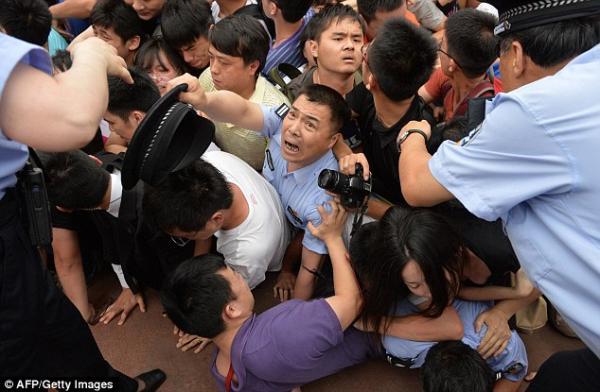 صورة - ديفيد بيكهام يتسبب بكارثة لدى زيارته للصين 