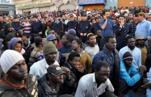 إصابة سبعة من قوات الأمن المغربية في مواجهة مع مهاجرين غير شرعيين