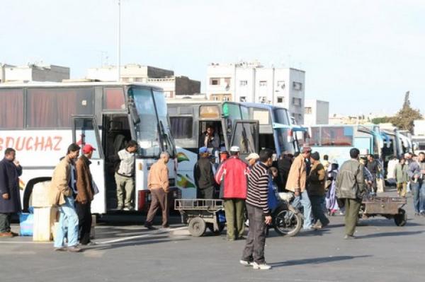 اعتراض ومراقبة 174 حافلة للنقل العمومي للمسافرين منها 144 مخالفة للقوانين