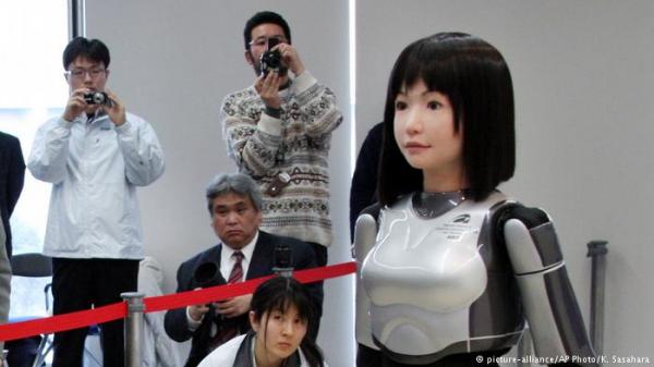 مهندس صيني يتزوج روبوتاً صنعه