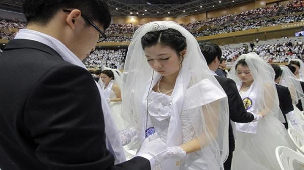 لهذا السبب منعت كوريا الشمالية حفلات الزواج وتشييع الجنائز !!