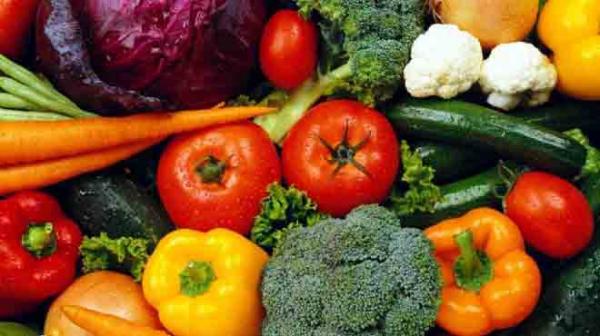 دراسة: تناول الخضراوات والفاكهة ذات الألوان له فوائد على الصحة