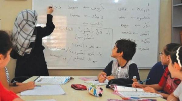ماكرون يتجه نحو توقيف إستقدام أساتذة مغاربة لتدريس أبناء الجالية