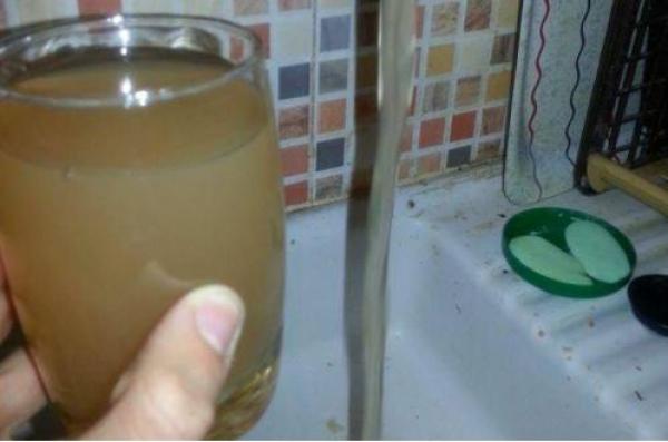 هكذا تفاعل والي جهة بني ملال خنيفرة مع مقال "أخبارنا" حول المياه الغير صالحة للشرب بالمنازل والمختلطة ب"الغيس"