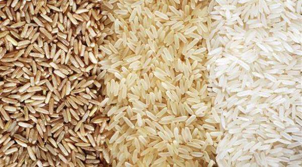 مقارنة بين فوائد الأرز الأبيض والبني