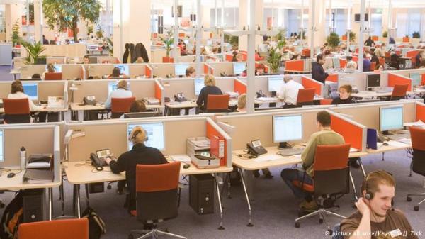 مكاتب العمل في قاعات كبيرة تخفض الانتاجية
