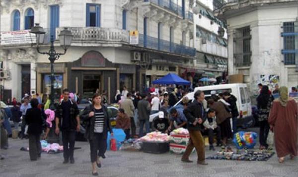 الجزائريون يملكون أموالا في البنوك لكن جيوبهم فارغة 