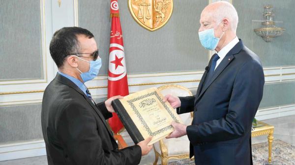 إعفاء وزير الثقافة التونسي من منصبه بعد شهر واحد من أداء اليمين