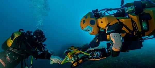 وكالة "ناسا" تُطور روبوتات سباحة للعثور على الكائنات الفضائية تحت الماء