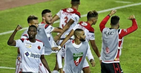 خطير..لاعبو الوداد يتعرضون للرشق بالحجارة من طرف جماهير الترجي التونسي