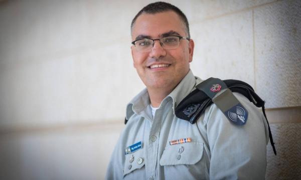 الناطق باسم الجيش الإسرائيلي " أفيخاي أدرعي" يتلقى المئات من الرسائل المزعجة بعد نشر رقمه من طرف "حماس"