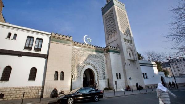 فرنسا: كازنوف يدعو ممثلي الجالية المسلمة إلى تطوير "إسلام مستنير" لمحاربة الأفكار المتطرفة