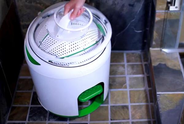 بالفيديو: غسالة تُنظف الملابس في 5 دقائق من دون كهرباء