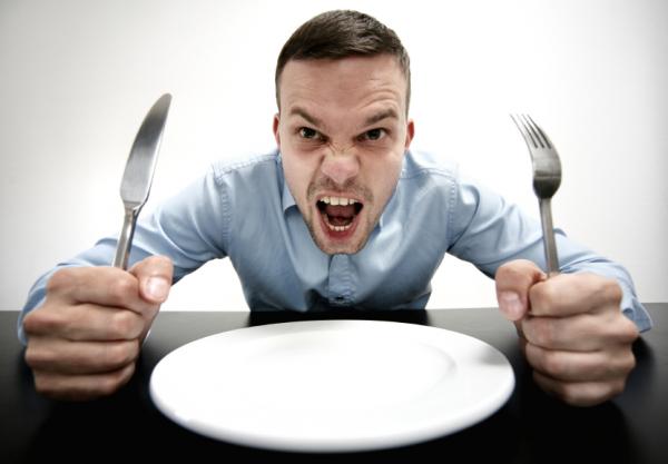 9 أسباب تكشف سر شعورك الدائم بالجوع