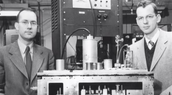 وفاة مخترع الليزر عن عمر 99 عاماً