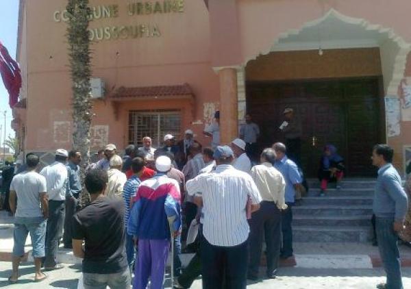 اليوسفية: على خلفية اعتصام للمعطلين، رئيس المجلس الحضري يوصد أبواب الجماعة والمقاطعات الحضرية