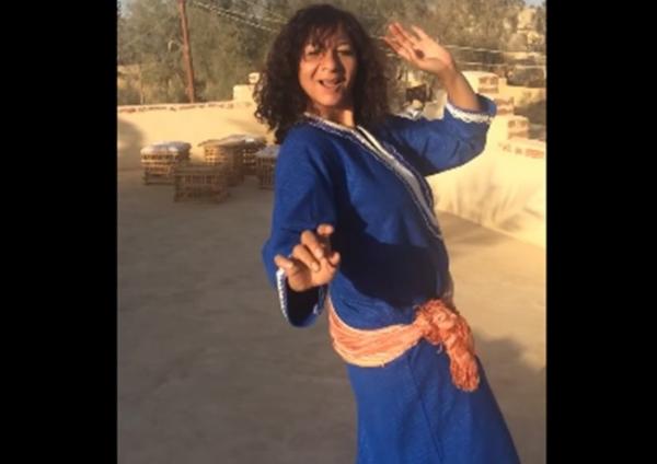 جامعة مصرية تعزل أستاذة نشرت صورة رقصاتها على الفايسبوك