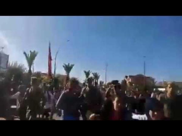 بالفيديو:هكذا تدخل الأمن في حق تلامذة خنيفرة المحتجين بعد اختراقهم للحزام الأمني