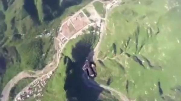 بالفيديو: مُغامر طائر يُحلّق فوق سور الصين العظيم