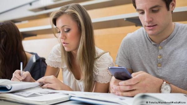 دراسة: تصفح الإنترنت في الفصل يؤثر على نتائج الامتحانات