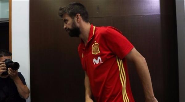 المدافع الإسباني جيرارد بيكي يعلن اعتزاله اللعب الدولي رسميا