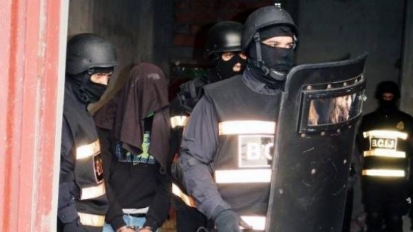 "اف بي اي" المغرب يفكك خلية إرهابية موالية لتنظيم "داعش" الإرهابي ينشطون بمدينة سلا (فيديو الإقتحام)