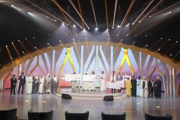 المغربي "مصطفى غربي" يفوز بمسابقة عالمية لـ"القرآن الكريم" ويحصل على جائزة مالية كبيرة جداً
