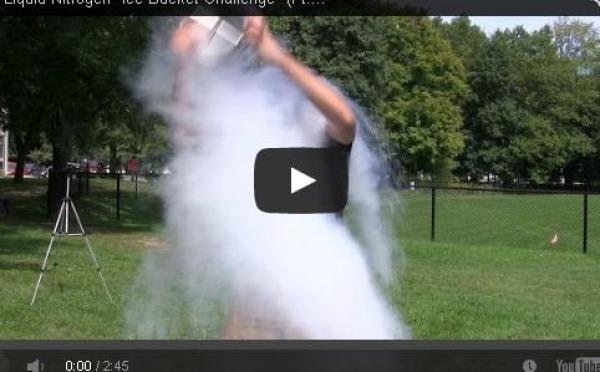 بالفيديو: شاب يخوض تحدي الثلج بالنيتروجين السائل
