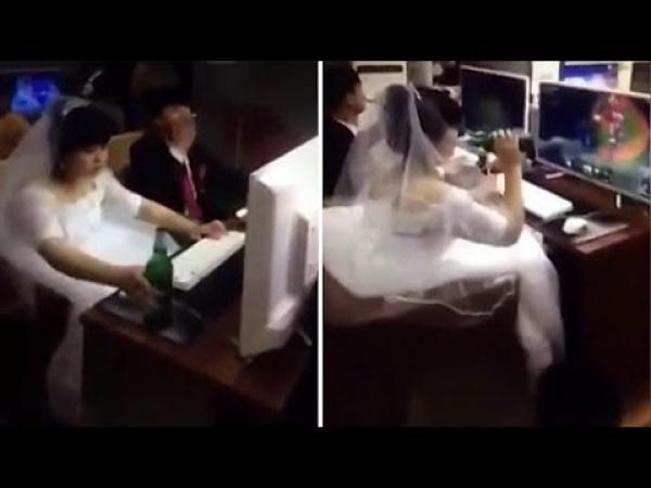بالفيديو: عروسان يتنافسان بألعاب الفيديو في "سيبير كافي" ليلة الزفاف