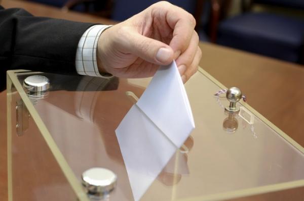 استبدال صندوق الاقتراع بعد اقتحام أشخاص لمكتب التصويت وتكسير صندوق الاقتراع بإقليم الرحامنة