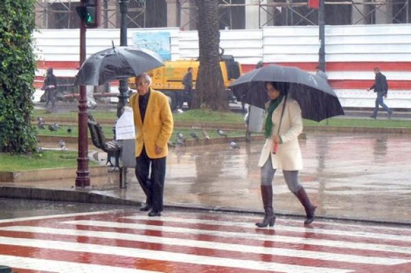 طقس ممطر بعدد من مناطق المملكة ودرجة الحرارة تعود للارتفاع بجهات أخرى