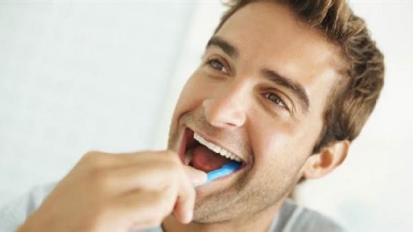 نصائح عجيبة لتنظيف أسنانك لم تسمع بها من قبل