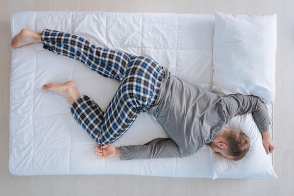 دراسة: الرجال يستفيدون من النوم الصحي أكثر من النساء