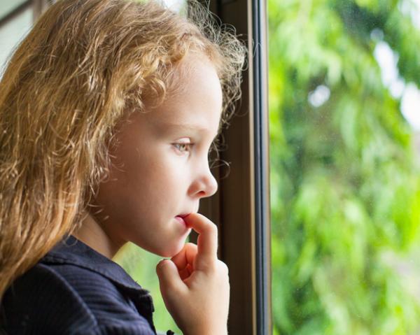 دراسة: الأطفال القلقون يزداد لديهم حجم مراكز الخوف في المخ