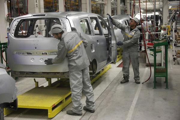 مصنع رونو- نيسان بطنجة يضاعف إنتاجه سنة 2013 بأزيد من 100 ألف سيارة منتجة