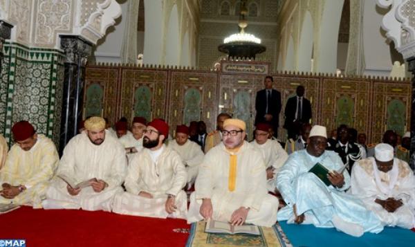 أمير المؤمنين يؤدي رفقة الرئيس السينغالي صلاة الجمعة بالمسجد الكبير بدكار